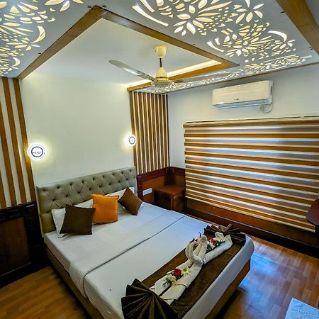 Grand Villa Houseboat Kumarakom Esterno foto