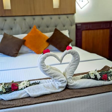 Grand Villa Houseboat Kumarakom Esterno foto