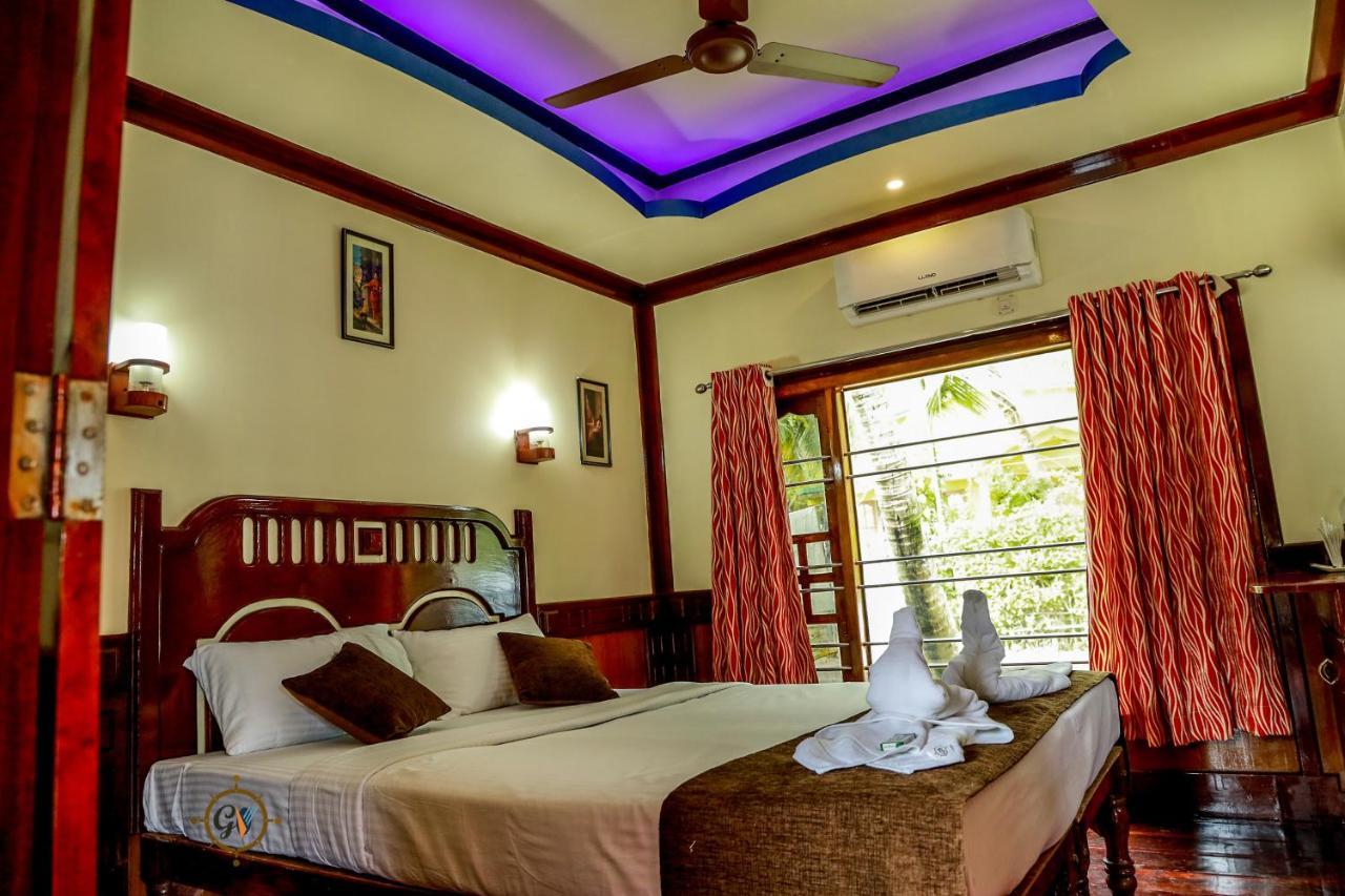Grand Villa Houseboat Kumarakom Esterno foto