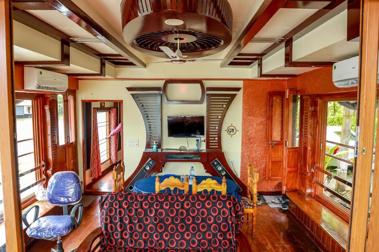 Grand Villa Houseboat Kumarakom Esterno foto