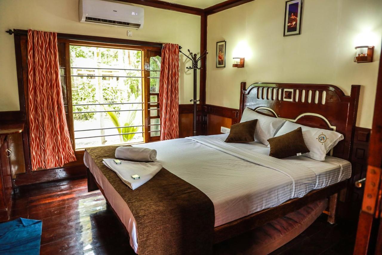 Grand Villa Houseboat Kumarakom Esterno foto
