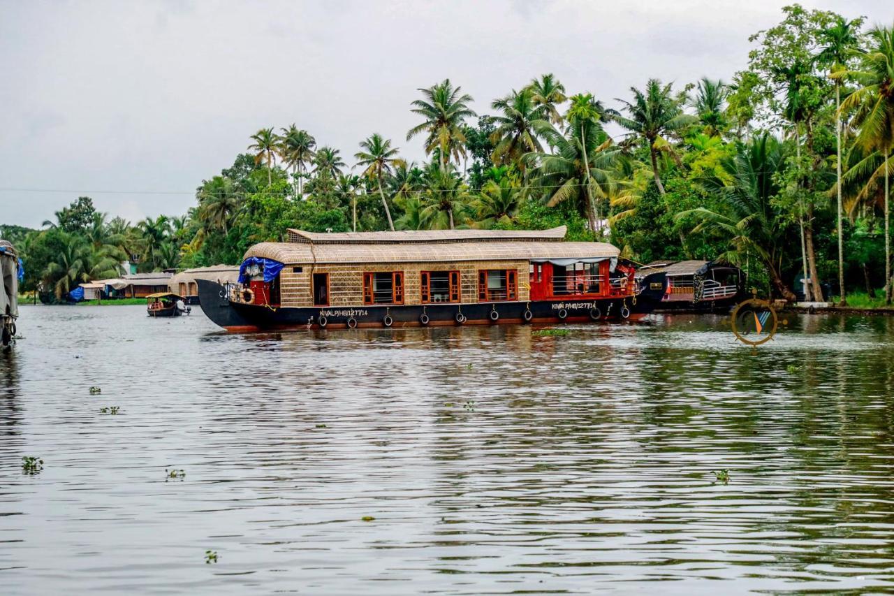 Grand Villa Houseboat Kumarakom Esterno foto