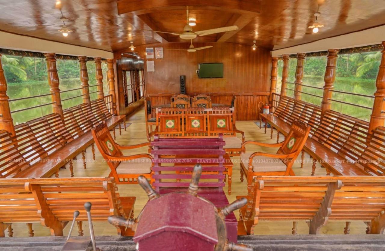 Grand Villa Houseboat Kumarakom Esterno foto