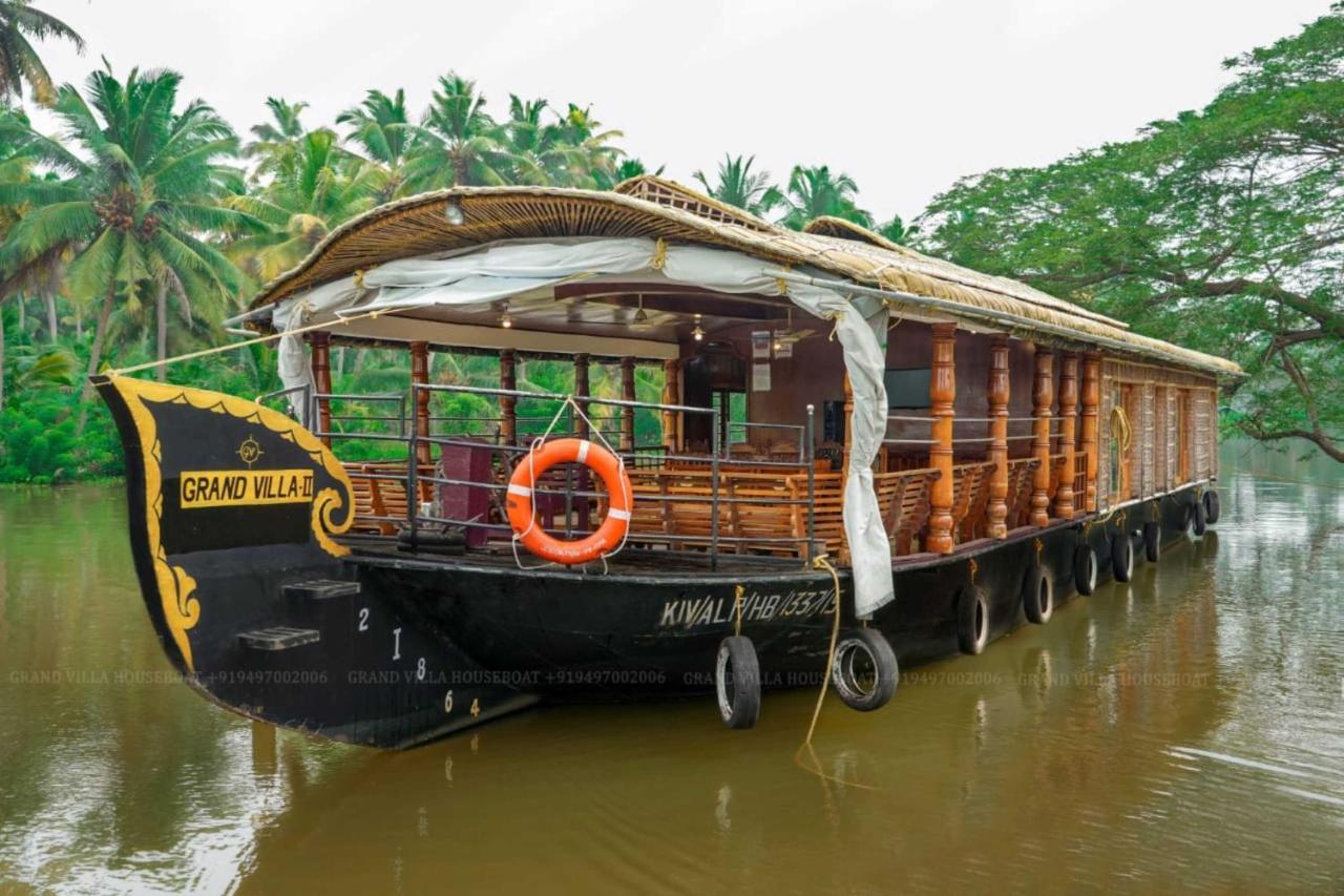 Grand Villa Houseboat Kumarakom Esterno foto