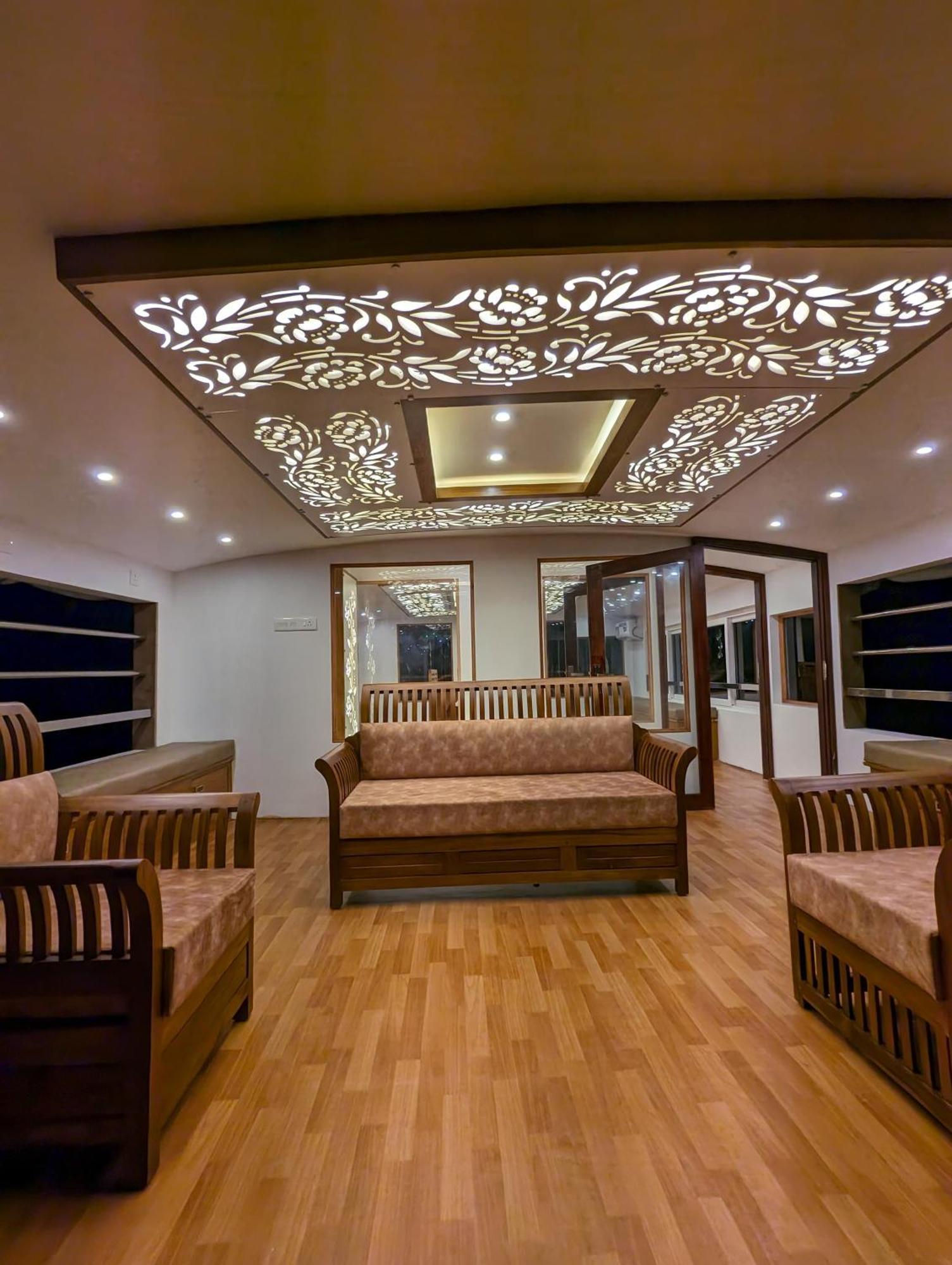 Grand Villa Houseboat Kumarakom Esterno foto