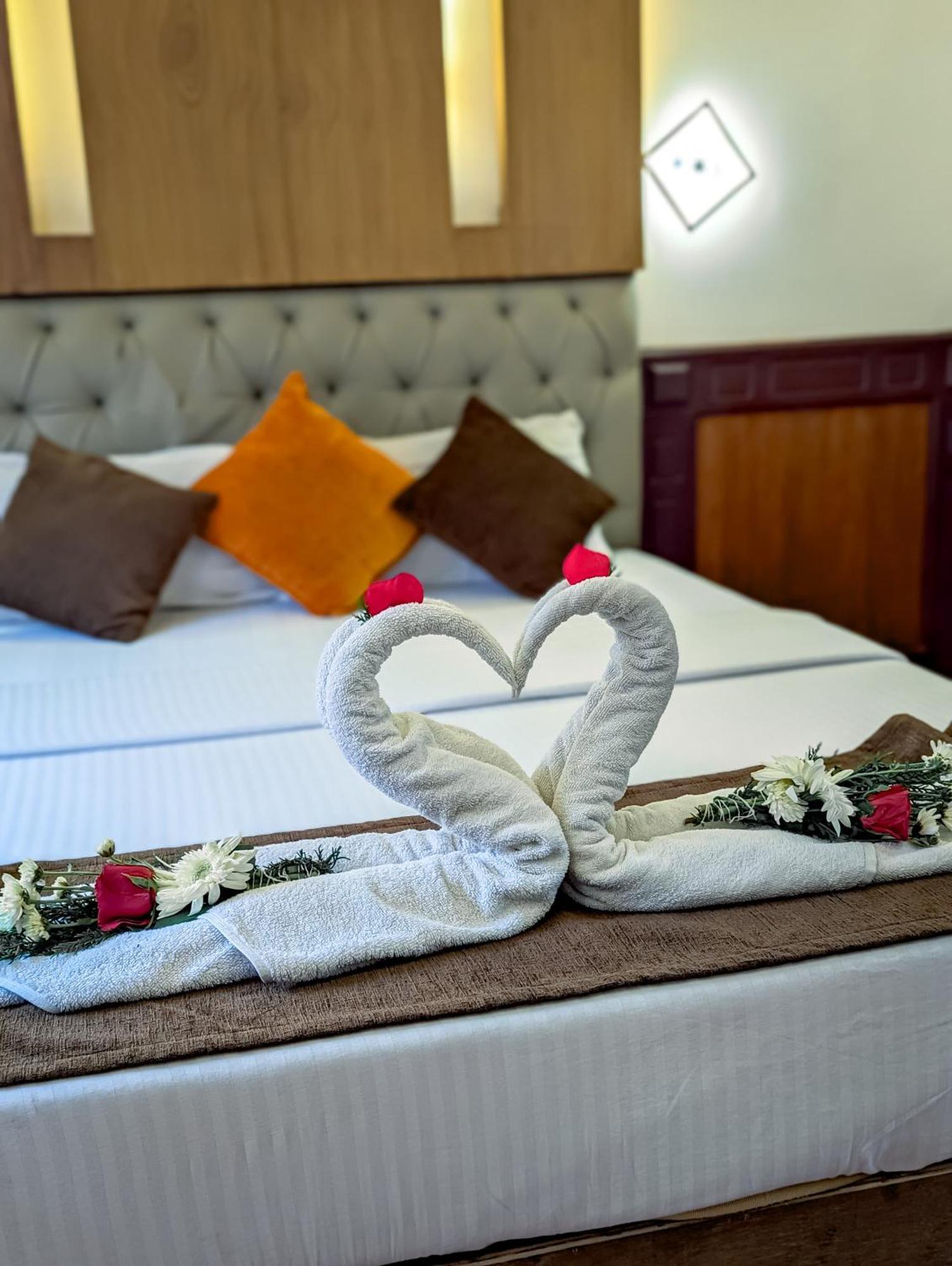 Grand Villa Houseboat Kumarakom Esterno foto