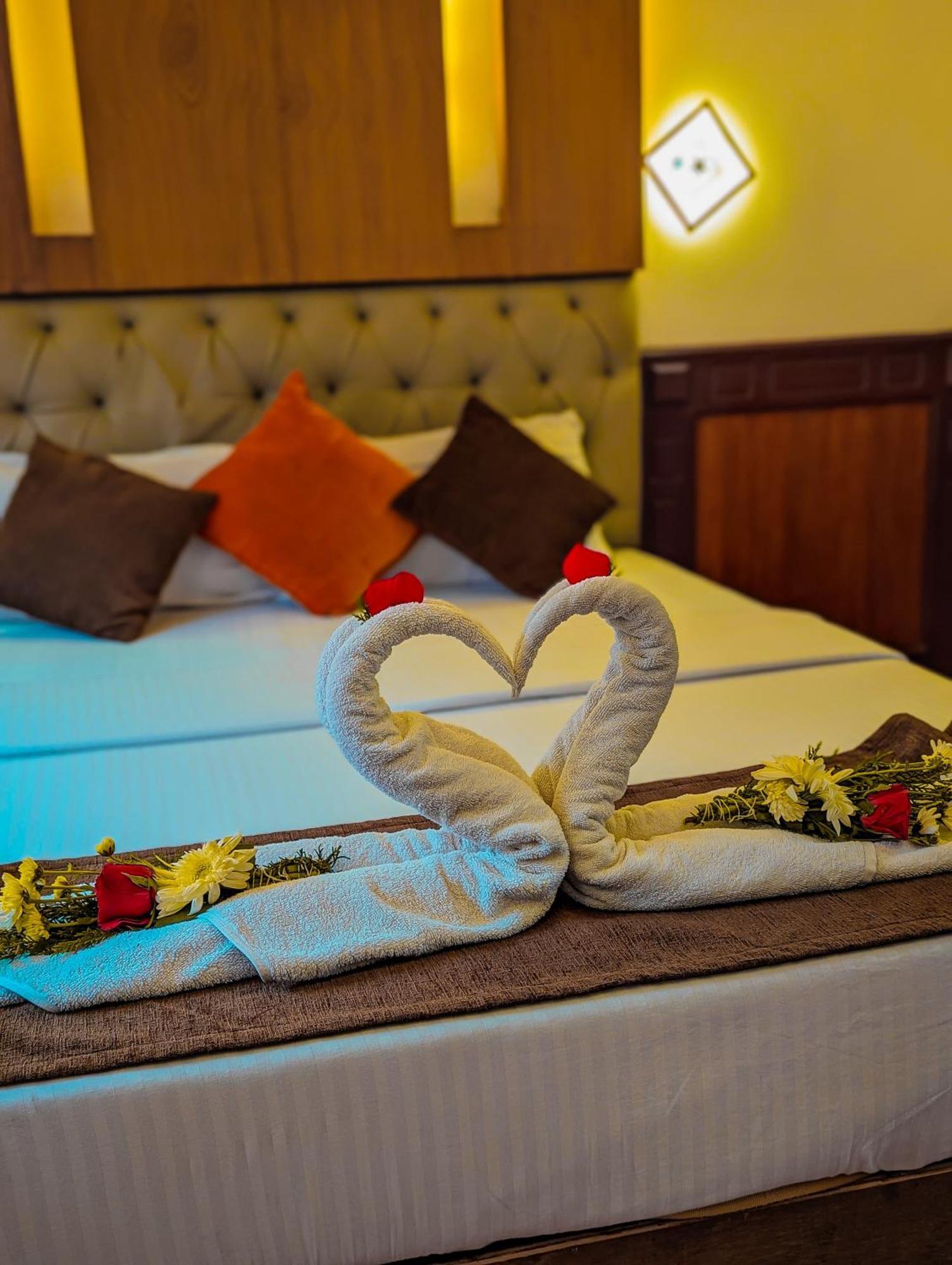 Grand Villa Houseboat Kumarakom Esterno foto