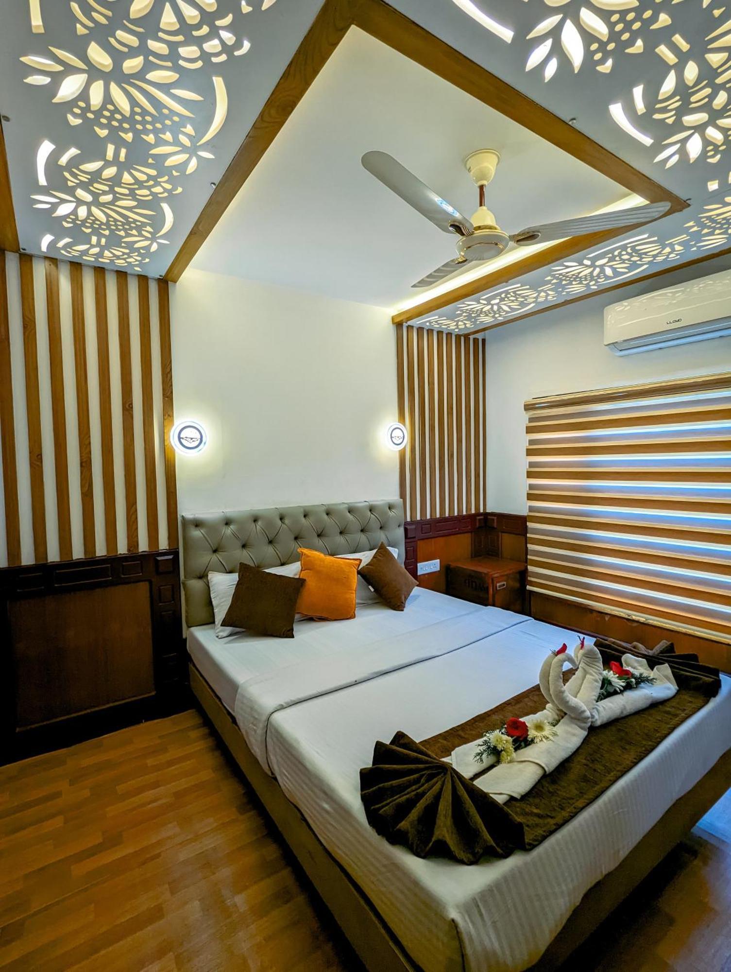 Grand Villa Houseboat Kumarakom Esterno foto